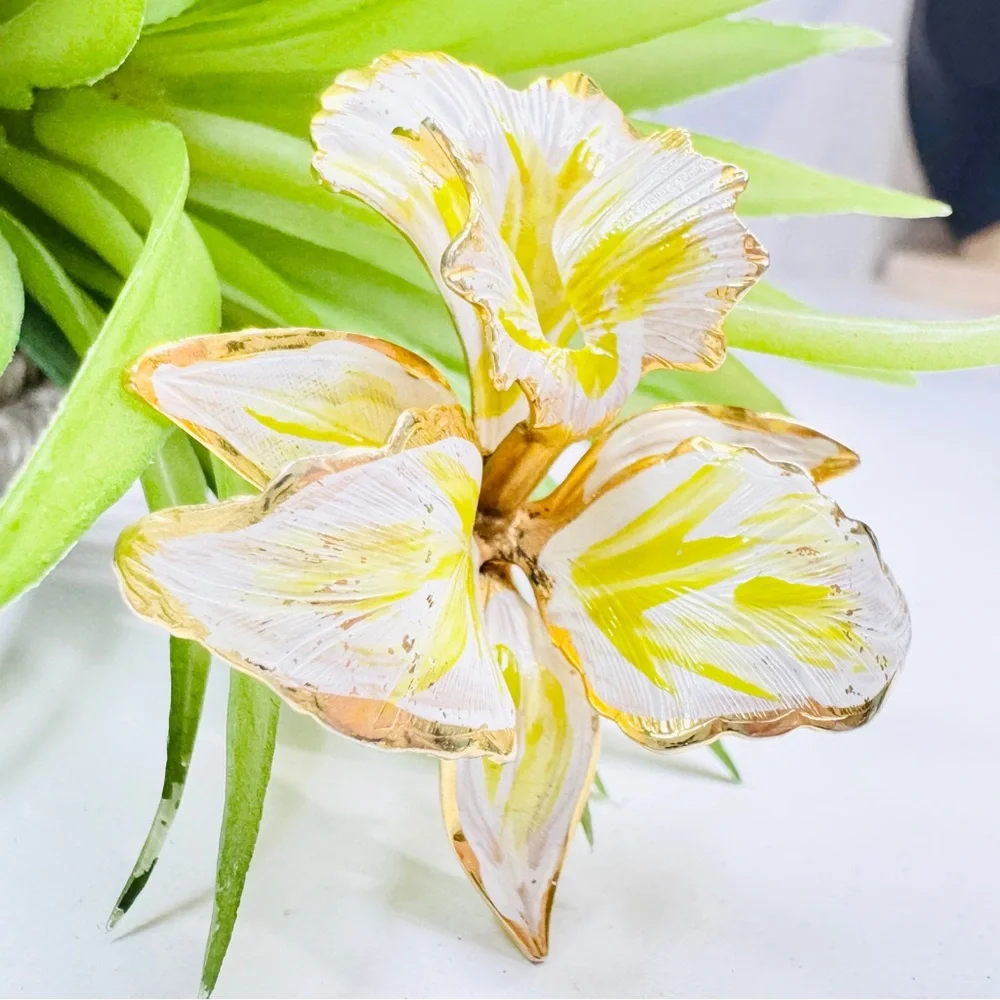 Vintage 1982 Cerrito Original White Yellow Enamel Orchid Flower Gold Tone Brooch